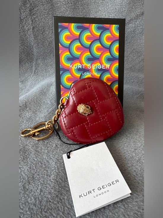 Kurt Geiger Accessories - Kurt Geiger NWT Kensington Heart Shaped Mirror Keychain
Comes With A Box